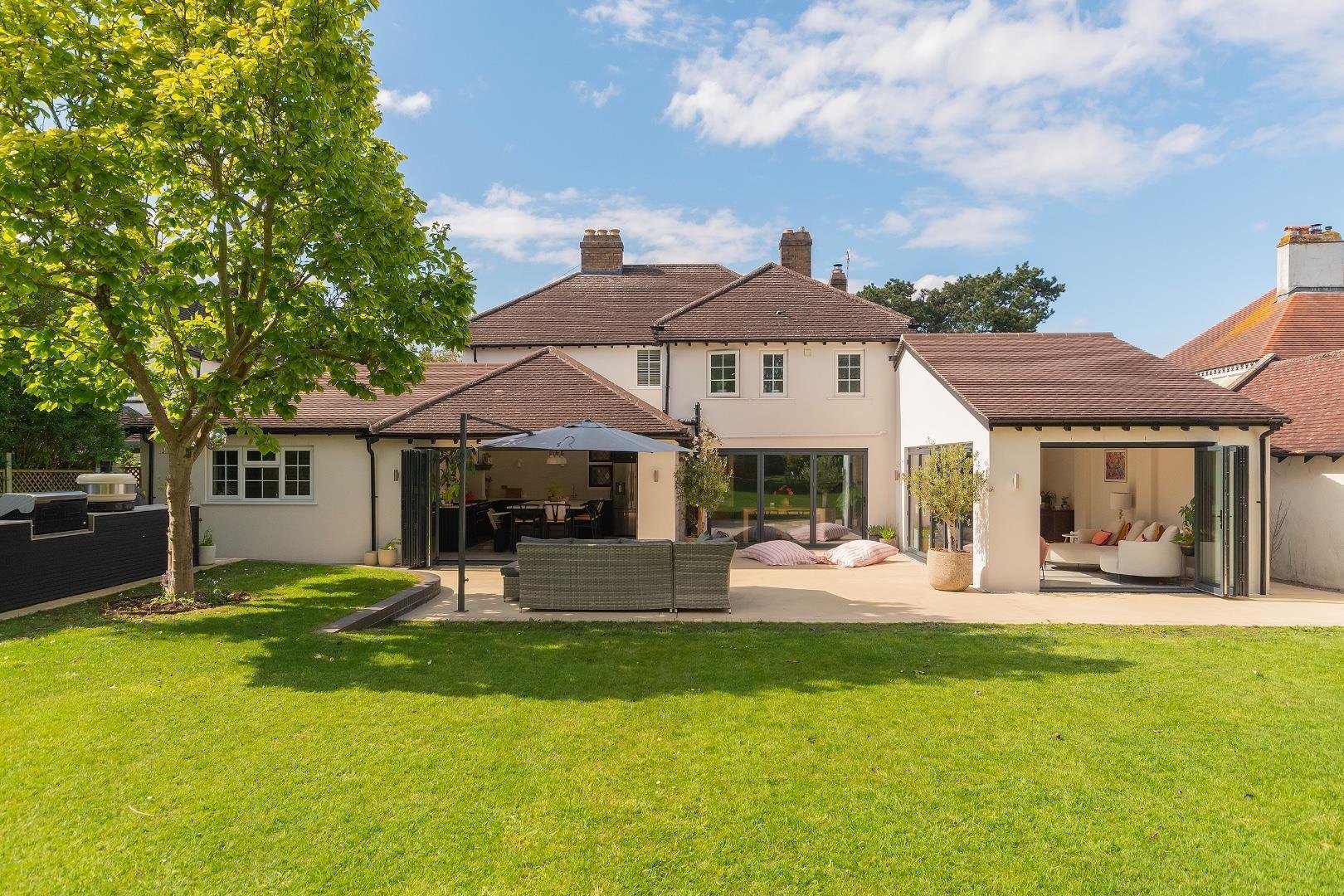 The avenue clevedon 34675052 1 t8 acn external p