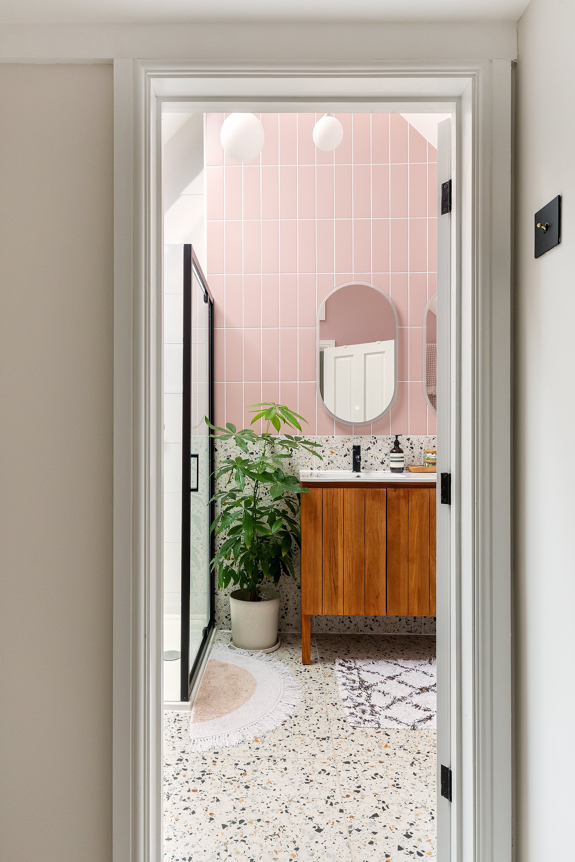 F0 K4 ARH Bathroom I 1