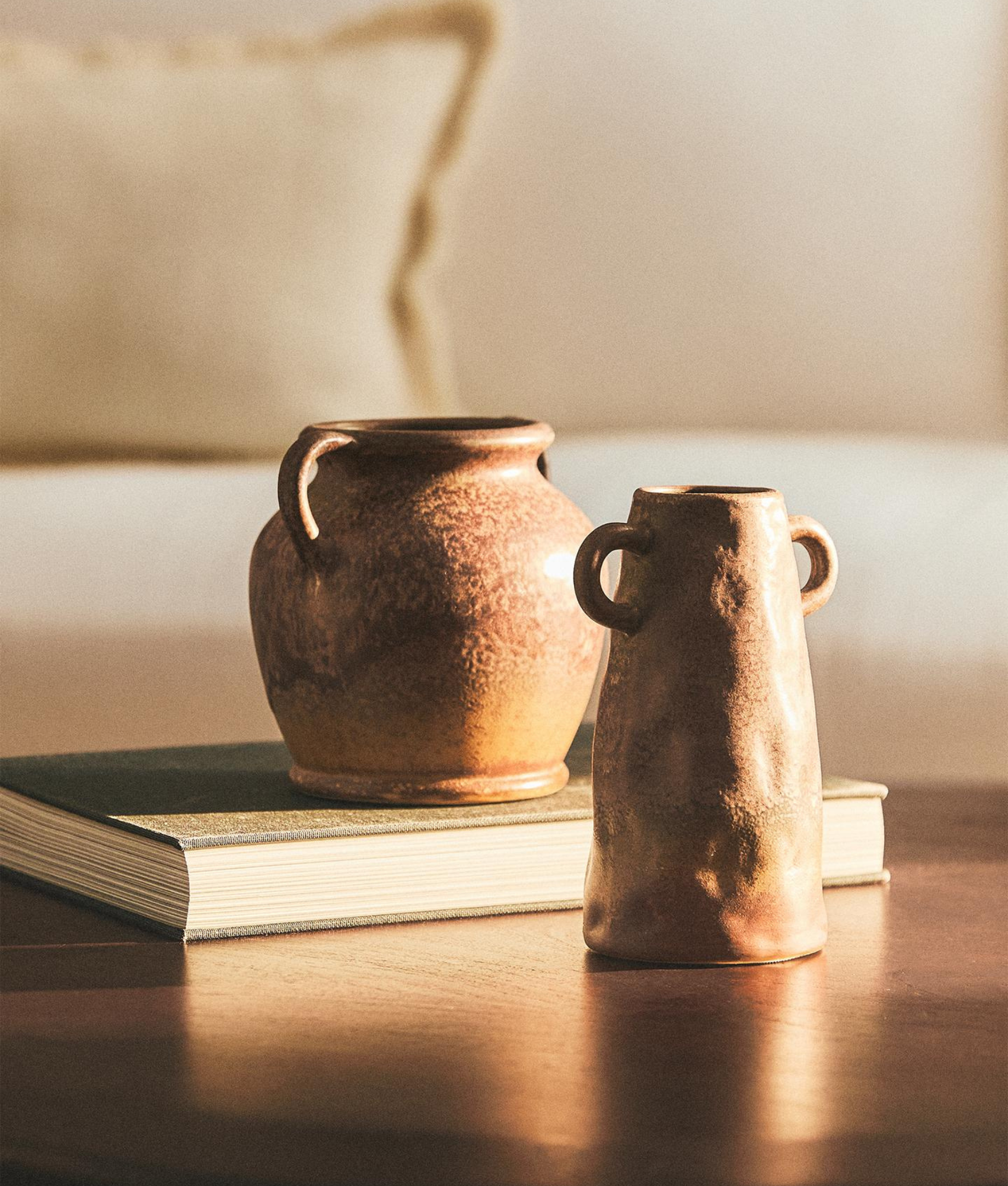 TALL CERAMIC VASE WITH HANDLES Zara Home 19 99